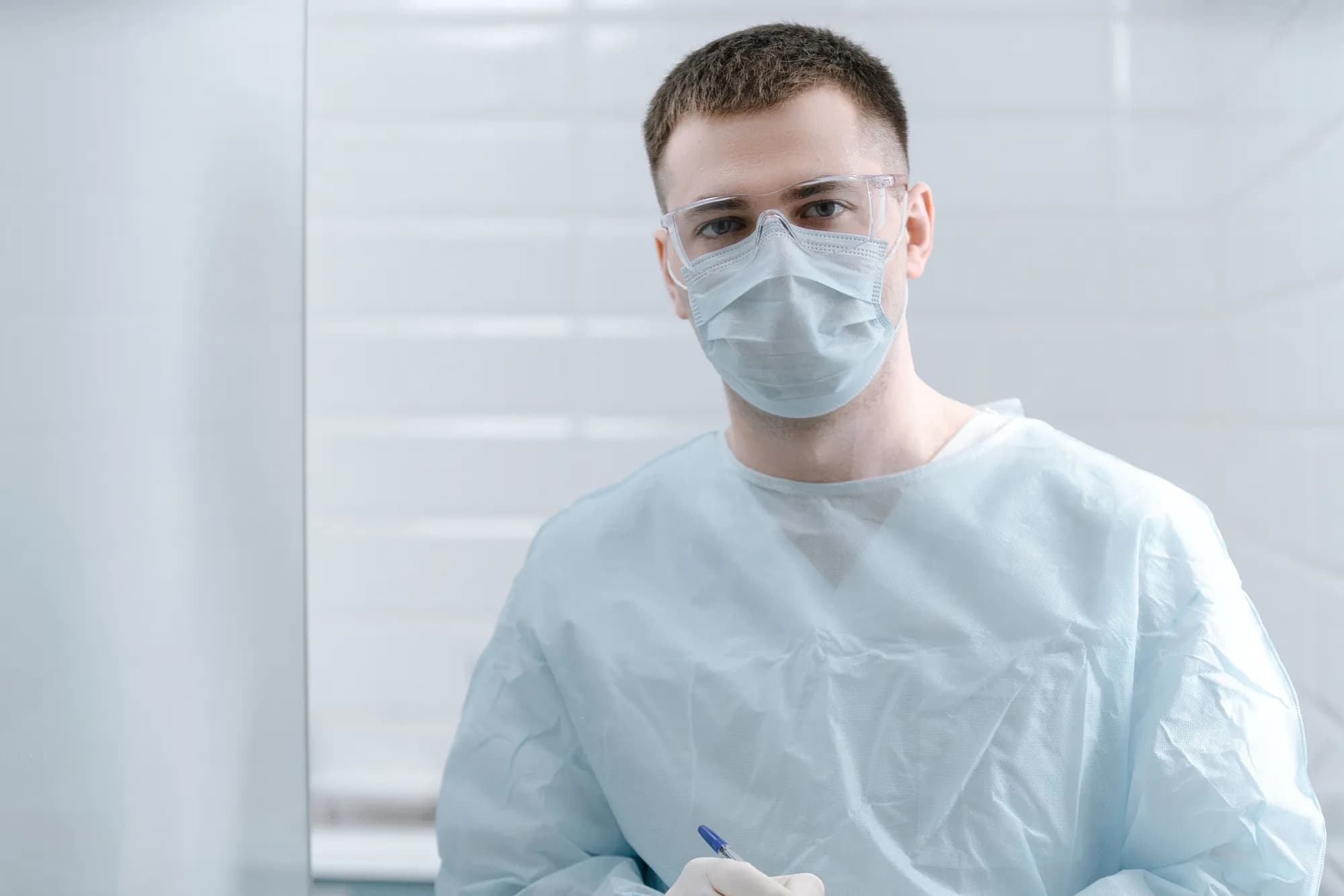 Pinecrest physician in consultation with a patient